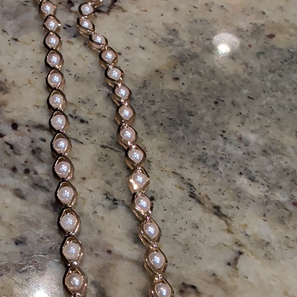 ViVI Gold and Cream Pearl Necklace - Picture 3 of 3